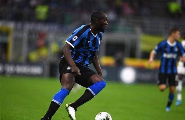  佛罗伦萨防守端漏洞百出，急需改善后防组织  